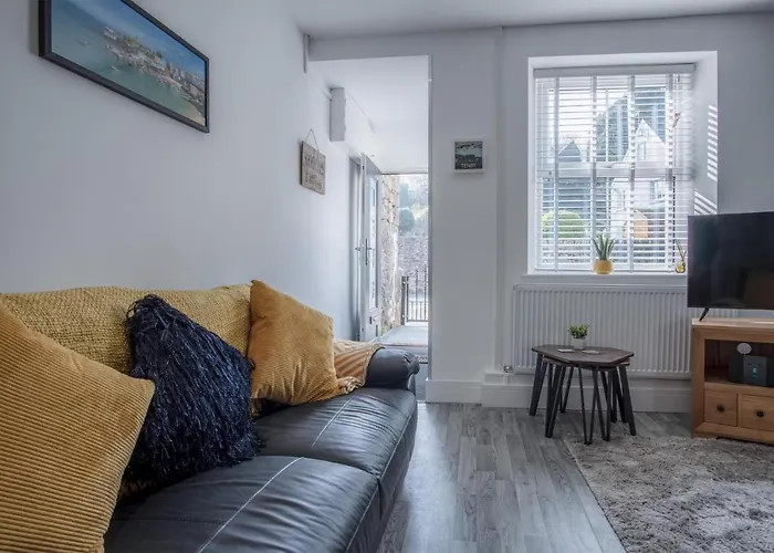 Hawtree Cottage - 2 Bedroom Cottage - Tenby